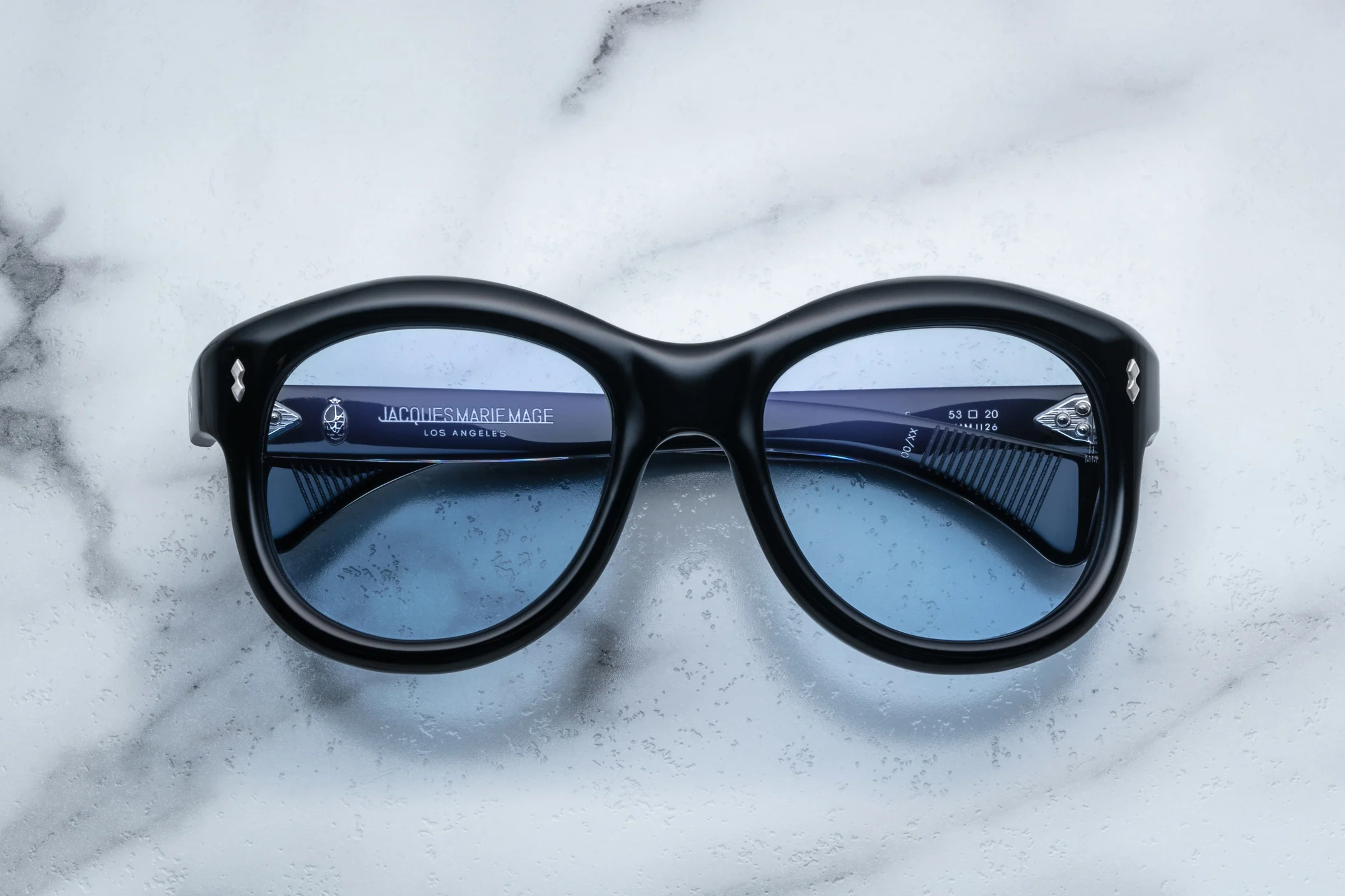 Jennie_Shadow_Front_Cropped_5377x3585_kpojfd